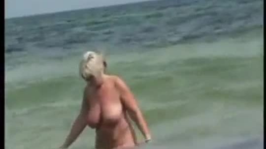 Quick bj at the beach