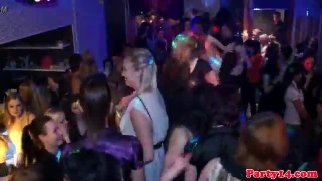 Gushing amateur eurobabes party hard in club